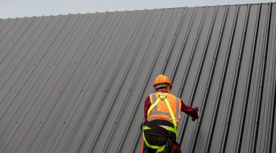Professional gutter cleaning in Woodburn, IA